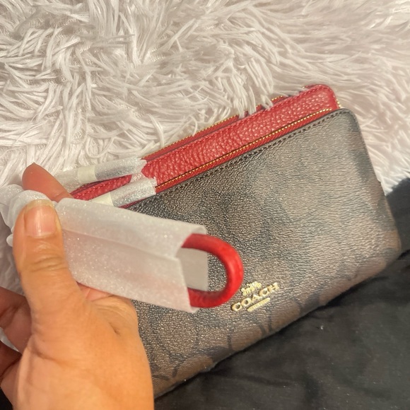 Brand New Coach Double Zip Wallet Size: 7.75 x 5 x 1.25 inches.  $100 $178 - Picture 5 of 5